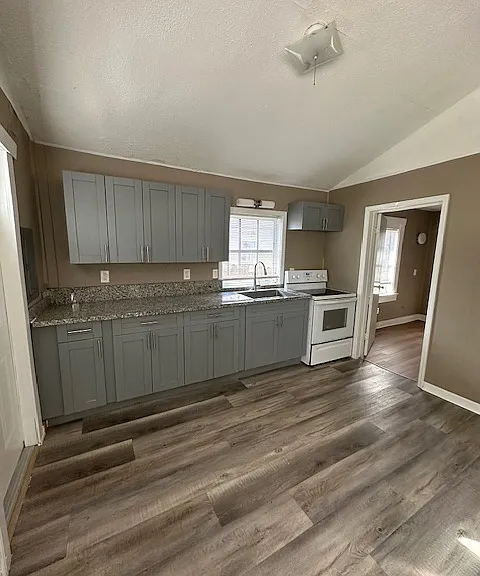1587 Scranton Ave #B — Photo 12