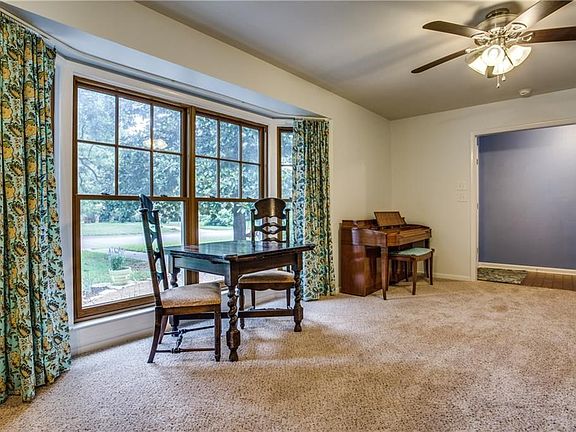 Beautiful bay windows in the living area!