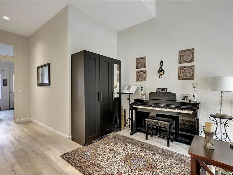 6 Nightingale Dr — Photo 23