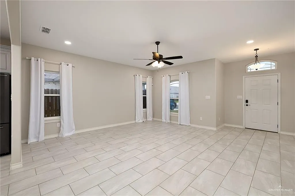 4 bed, 2.0 bath, 1734 sqft, $2,500 — Photo 2