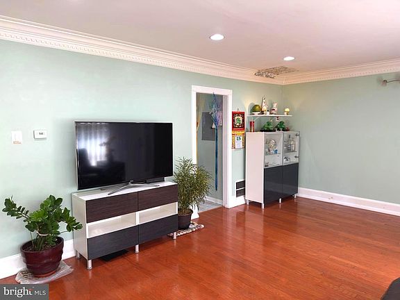 5th image of 4435 Briarwood Ct S