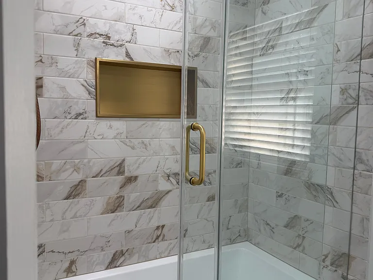 4534 N Lake Dr — Photo 6