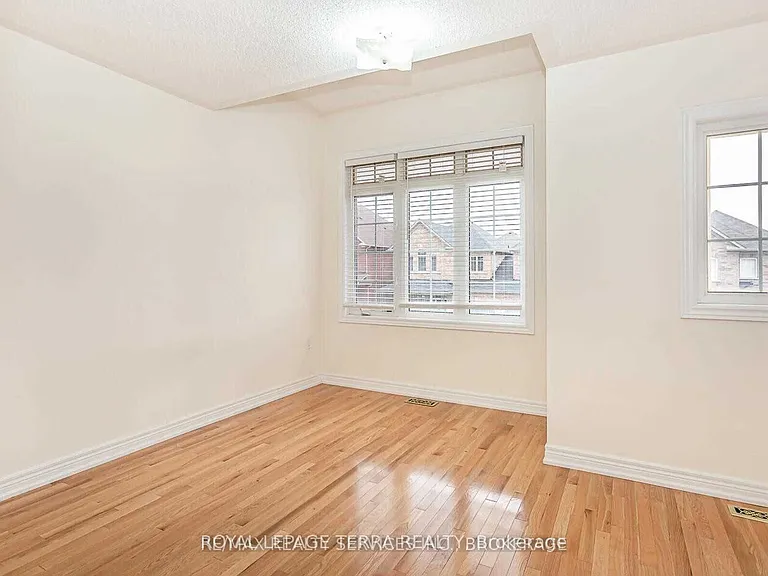 9 Chesterwood Cres — Photo 14