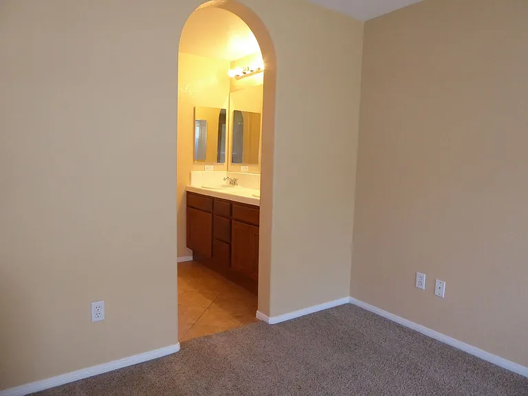 705 Hatfield Dr — Photo 18