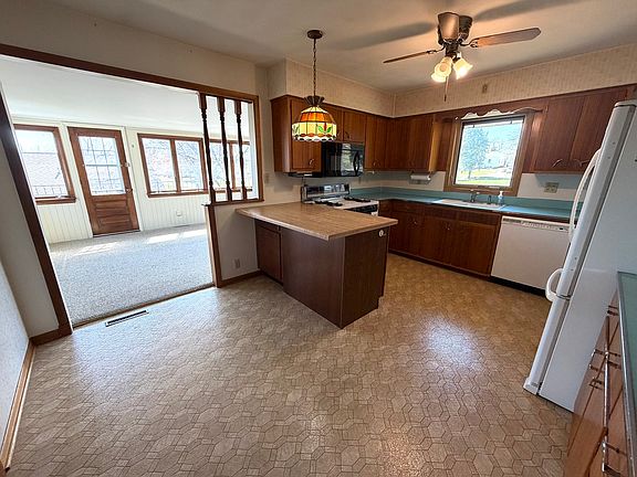 5th image of 123 32nd Ave N