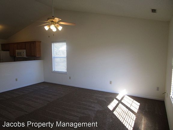 4th image of 4920 W Millbrook Dr