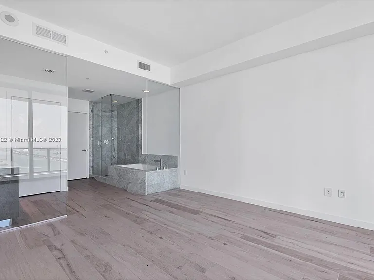 484 NE 31st St — Photo 13