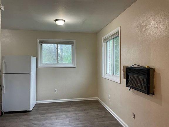 5th image of 1343 Rolleston St APT B
