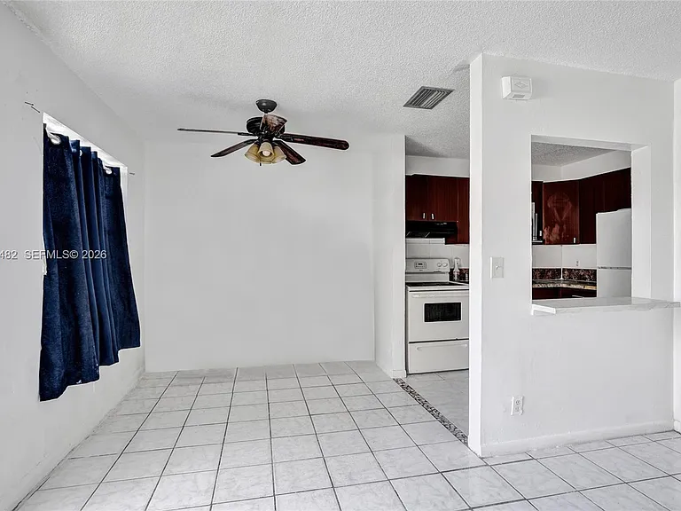 841 SW 7th St #C — Photo 4