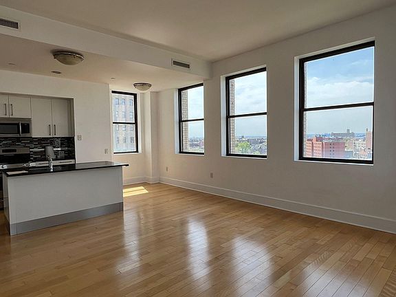 3rd image of 4 Beacon Way APT 701