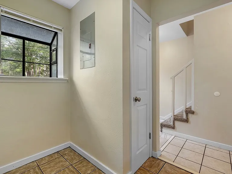 Wren Hollow Dr — Photo 17