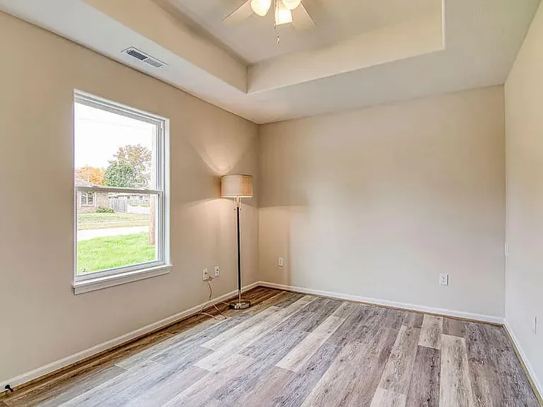 526 S Troy Ave — Photo 10