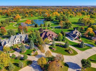 8434 S Fountain Ct, Franklin, WI 53132