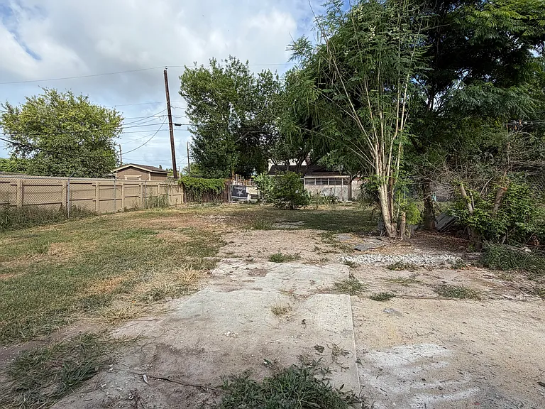 1549 Calle Espacio — Photo 3