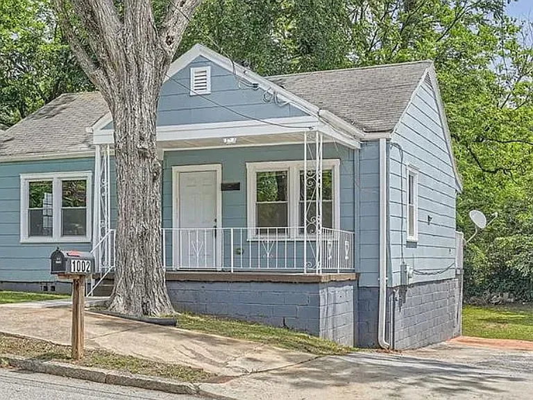 1002 Ira St SW — Photo 1