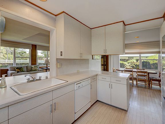 4th image of 875 Ainako Ave