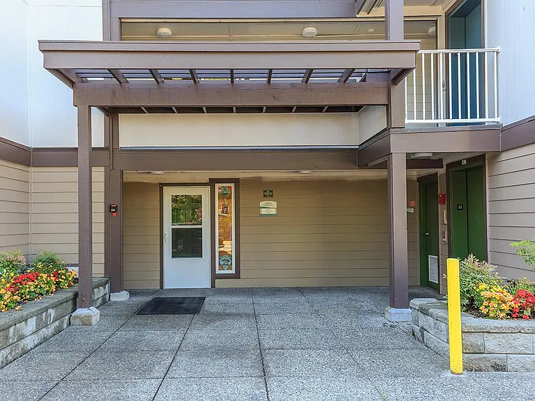 Arbor Heights — Photo 9