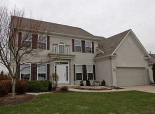 710 Lake Ridge Dr, South Elgin, IL 60177