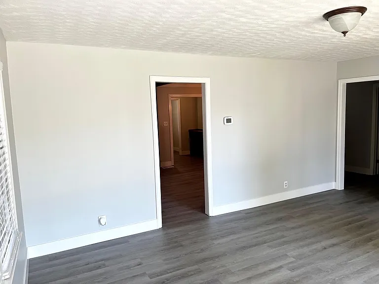 601 Marion Ave — Photo 8
