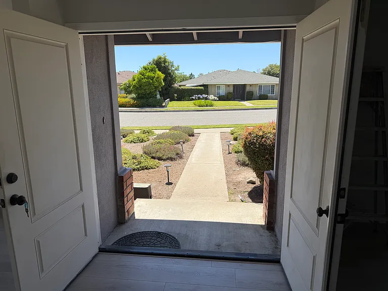 2711 N Berkeley St — Photo 2