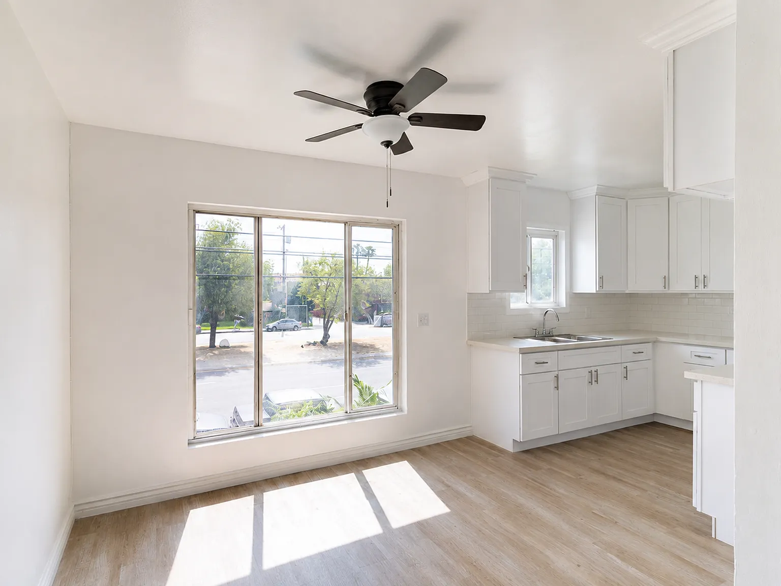 Sepulveda Apartments — Photo 3