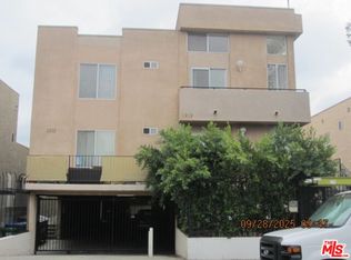 1212 N Beachwood Dr, Los Angeles, CA 90038