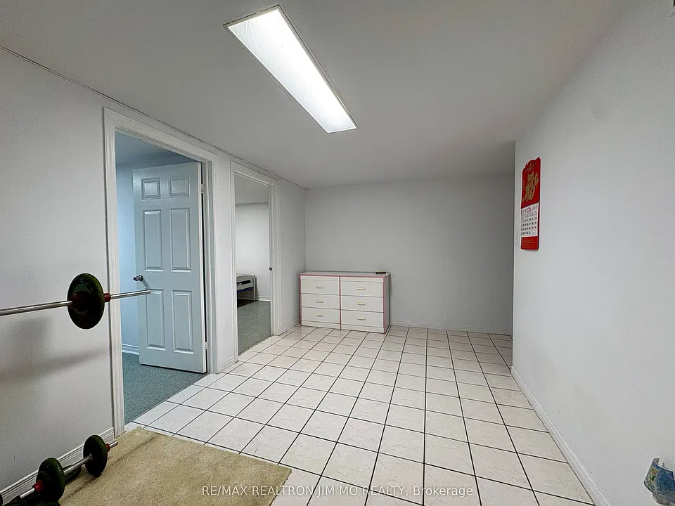 39 Hartleywood Dr #BASEMENT