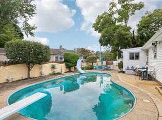 54 Speck Ave, Cranston, RI 02910