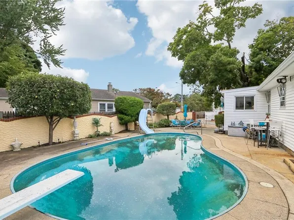 54 Speck Ave, Cranston, RI 02910