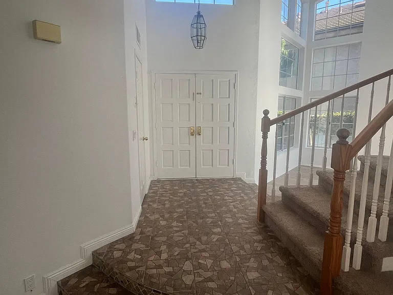 476 Somerset Cir — Photo 6