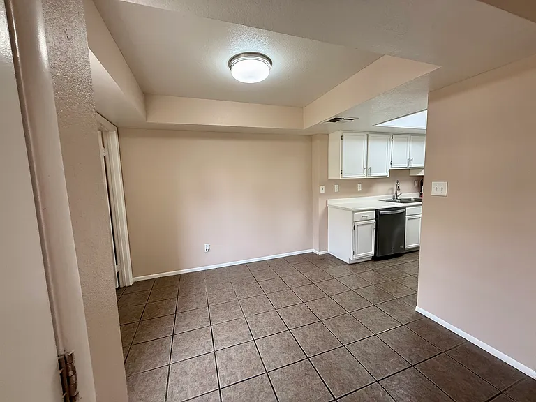 5847 N 48th Dr — Photo 9