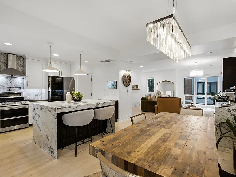 2237 W Madison St #5 — Photo 6