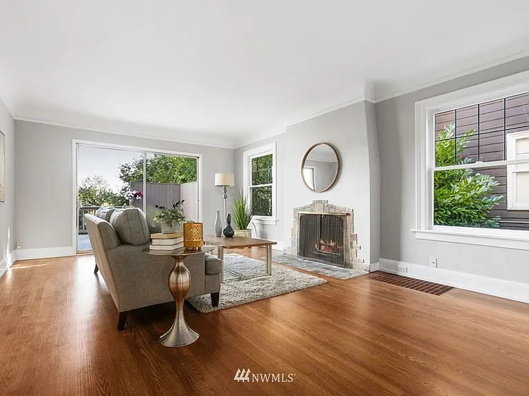 2428 Boyer Ave E — Photo 9