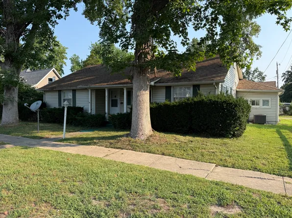 810 E 7th St, Centralia, IL 62801