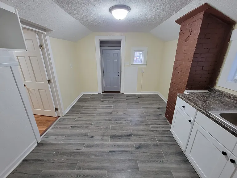 842 Congress Ave — Photo 22