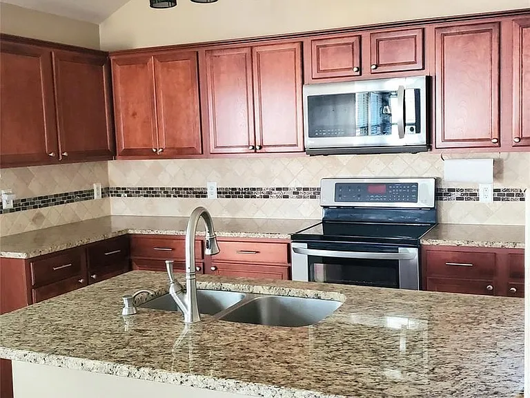 313 Magnolia Dr — Photo 8