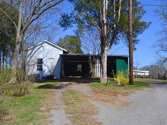 3rd image of 1403 Boyds Creek Hwy
