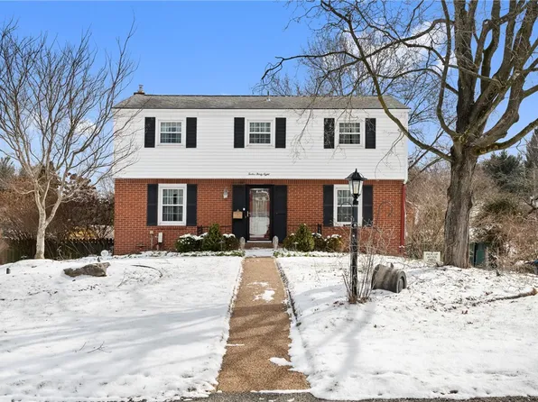 1238 Regency Dr, Pittsburgh, PA 15237