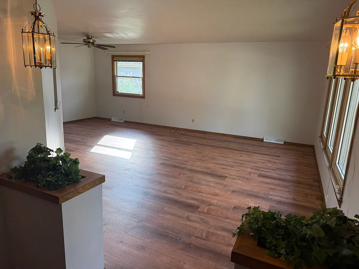 Building Photo - 1411 W Grange Ave