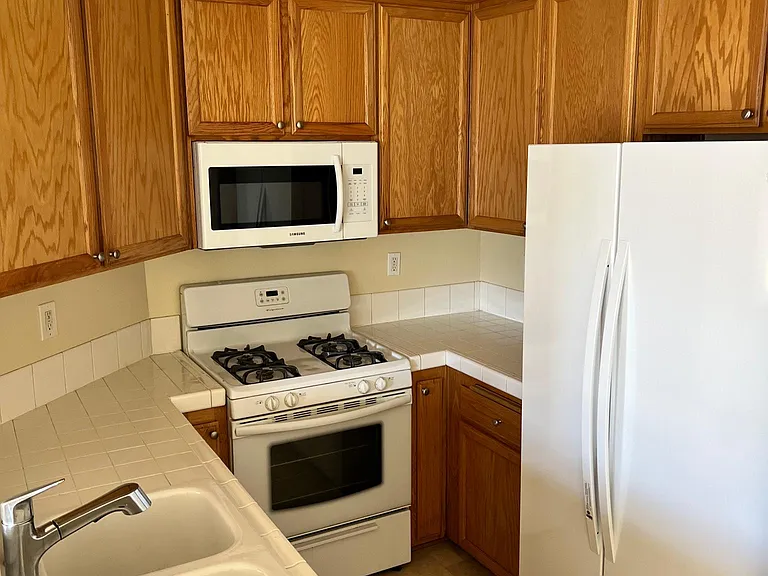 6901 Laurel Canyon Blvd #212 — Photo 3