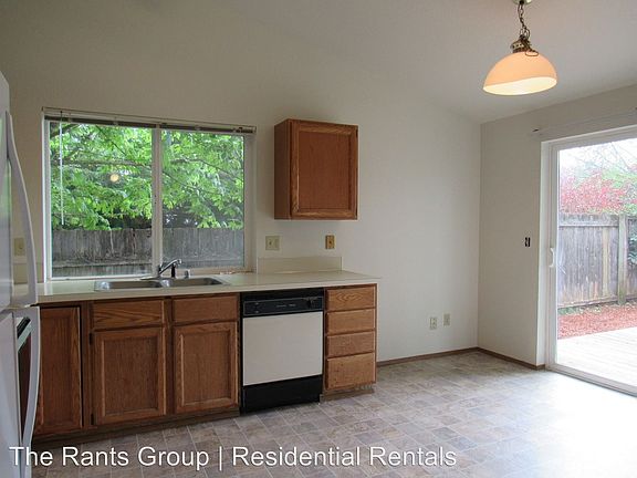 3rd image of 1319 Creekwood Ct SE