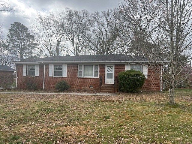 2nd image of 1302 Oak Dr