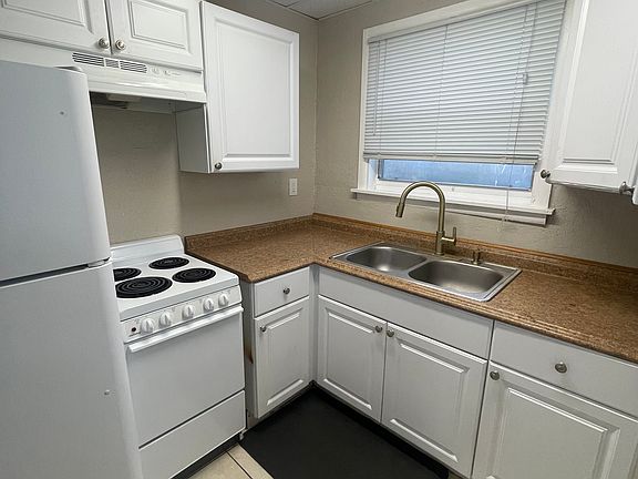 5th image of 626 Highland St N APT 2