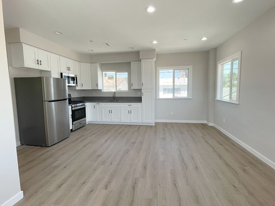 Entry, common areas, and kitchen