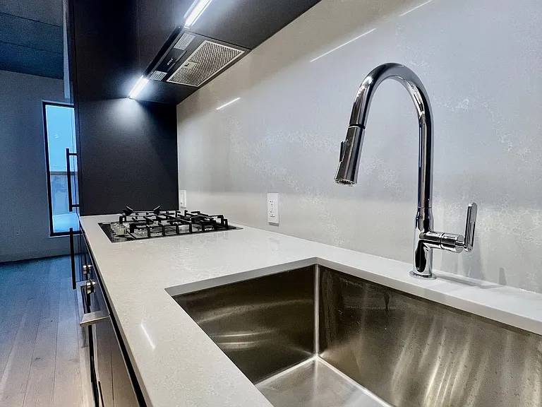 1720 Bayview Ave #527 — Photo 6