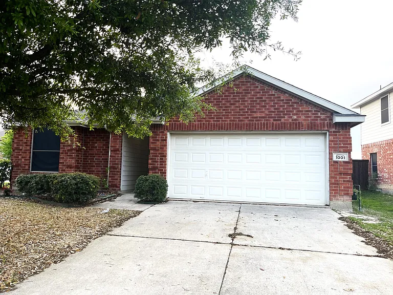 1001 Campbell Dr — Photo 1