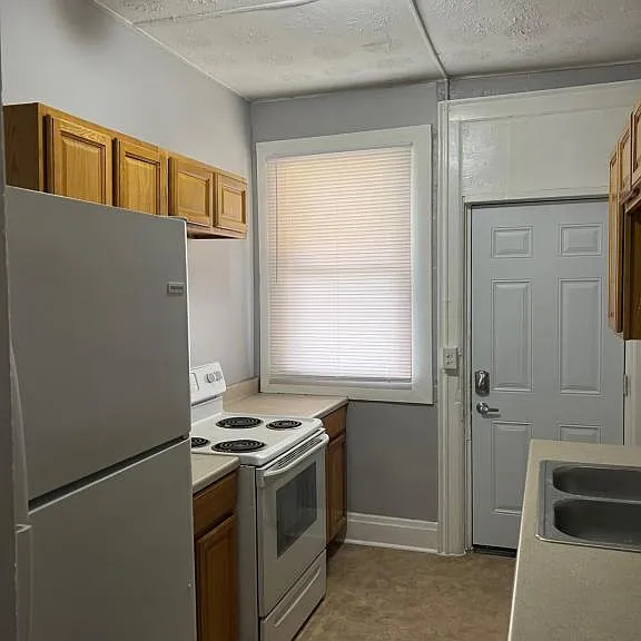 875 Heyl Ave — Photo 14