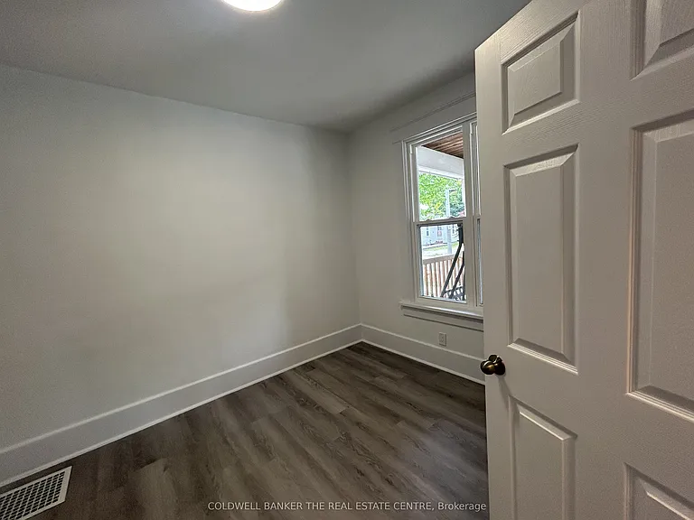 14 Brubacher St — Photo 5