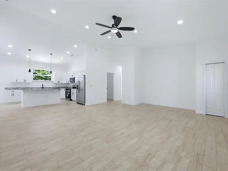 8 Bank Ct — Photo 5