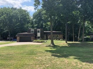 512 Woodland East Dr, Greenfield, IN